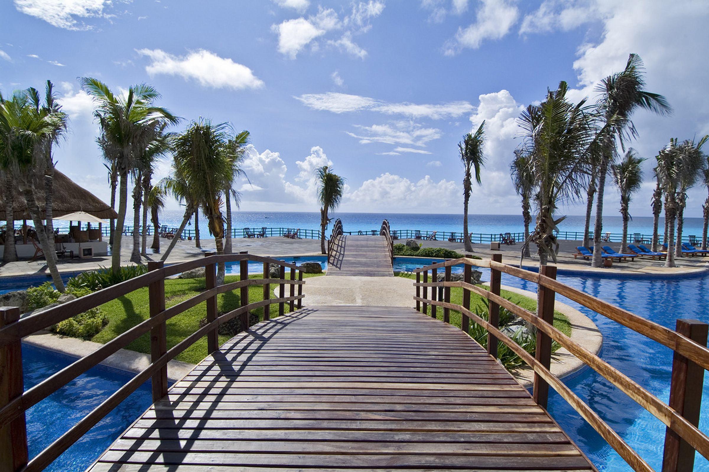 Grand Oasis קנקון מתקנים תמונה The boardwalk at the Grand at Moon Palace