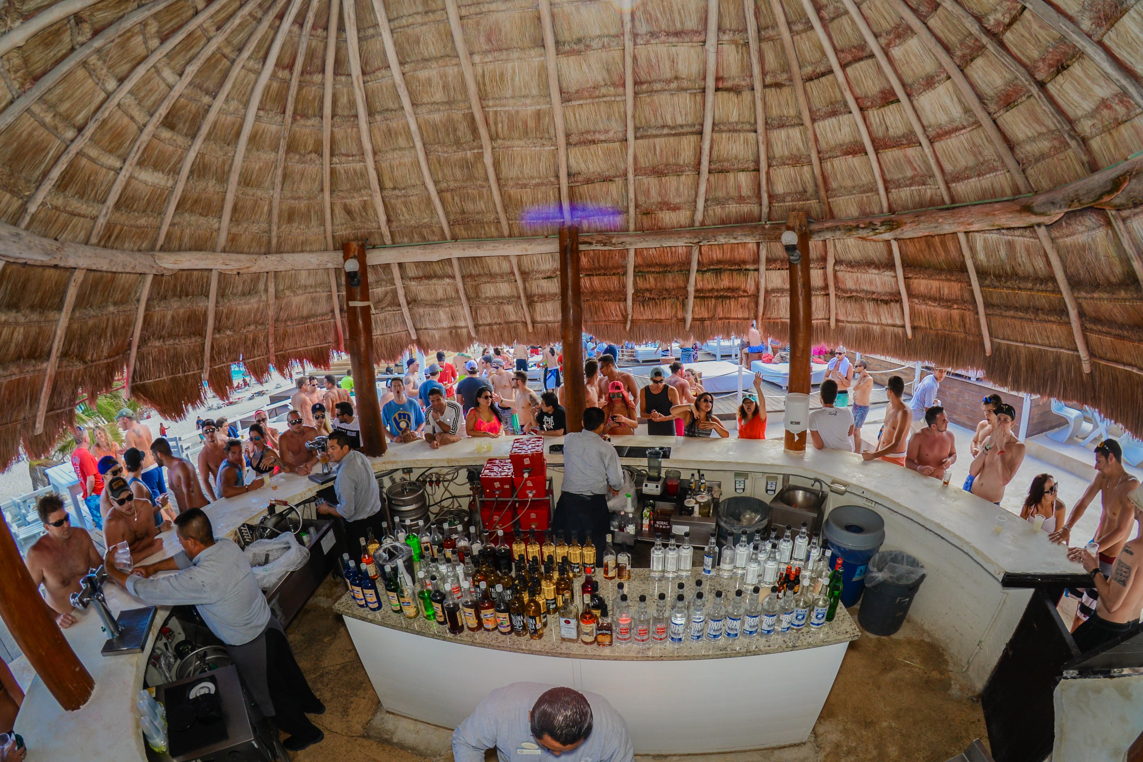 Grand Oasis קנקון מראה חיצוני תמונה The bar at the beach club